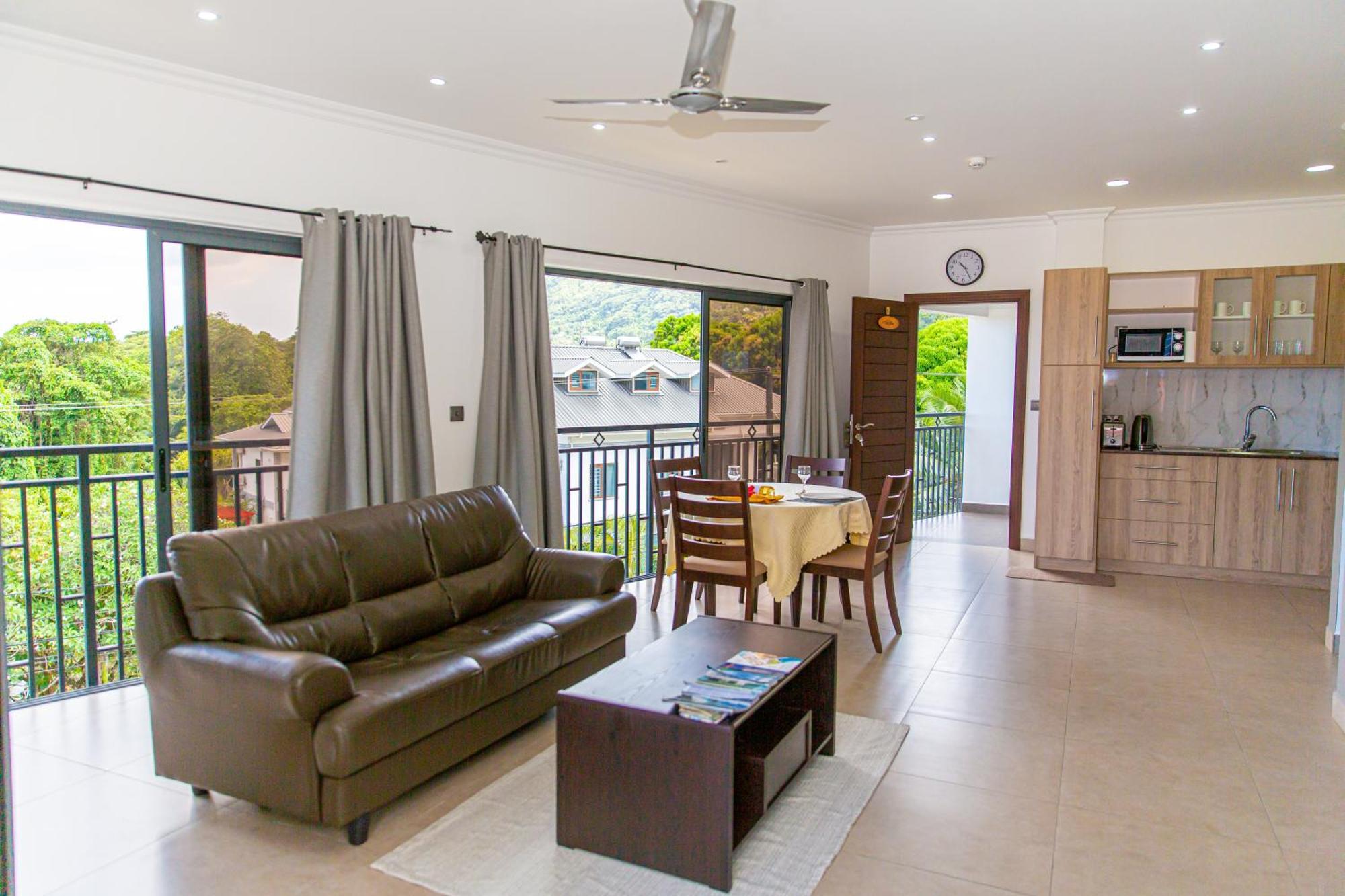 B Holiday Apartments Beau Vallon  Exterior photo